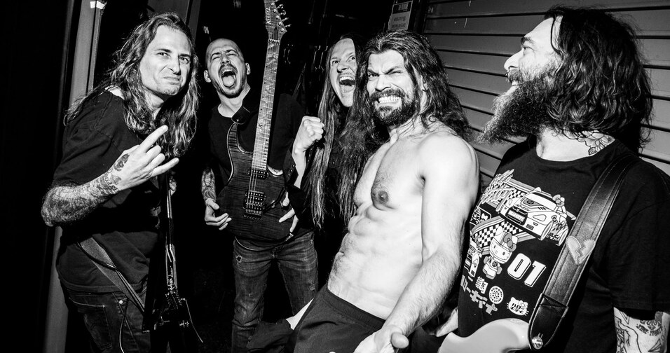 Darkest Hour anuncia Suffer Divine e lança faixa-título