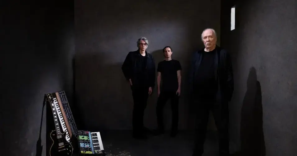 John Carpenter lança single de metal “Revenge” com graphic novel “Cathedral”