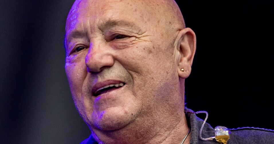Angry Anderson, vocalista do Rose Tattoo, morre aos 79