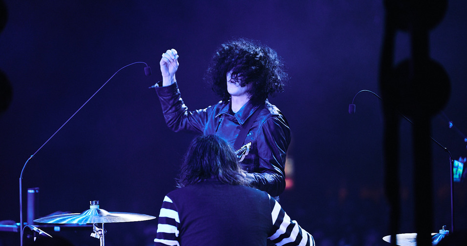 The Raconteurs volta ao palco após quase sete anos